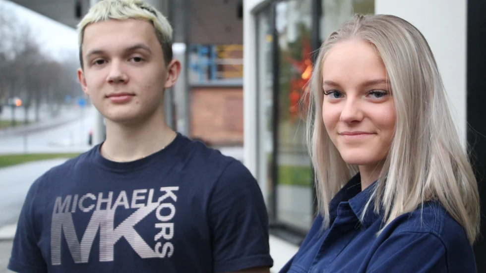 Max Melander och Filippa Hjerpe är inte helt nöjda med att återgå till full distansundervisning.