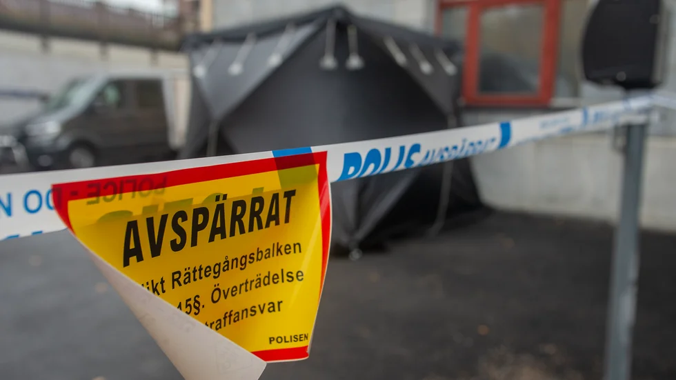 De två männen som misstänks för en överfallsvåldtäkt vid Stadshotellet är fortfarande på fri fot. (Arkivbild)