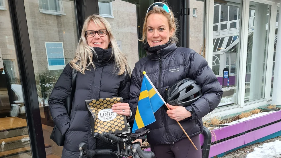 Anna Friborg och Madelene Thomsen, som båda har närstående med diabetes, färdas mellan Varberg och Nyköping för att samla in pengar till Barndiabetesfonden. På tisdagen stannade de till i Linköping.