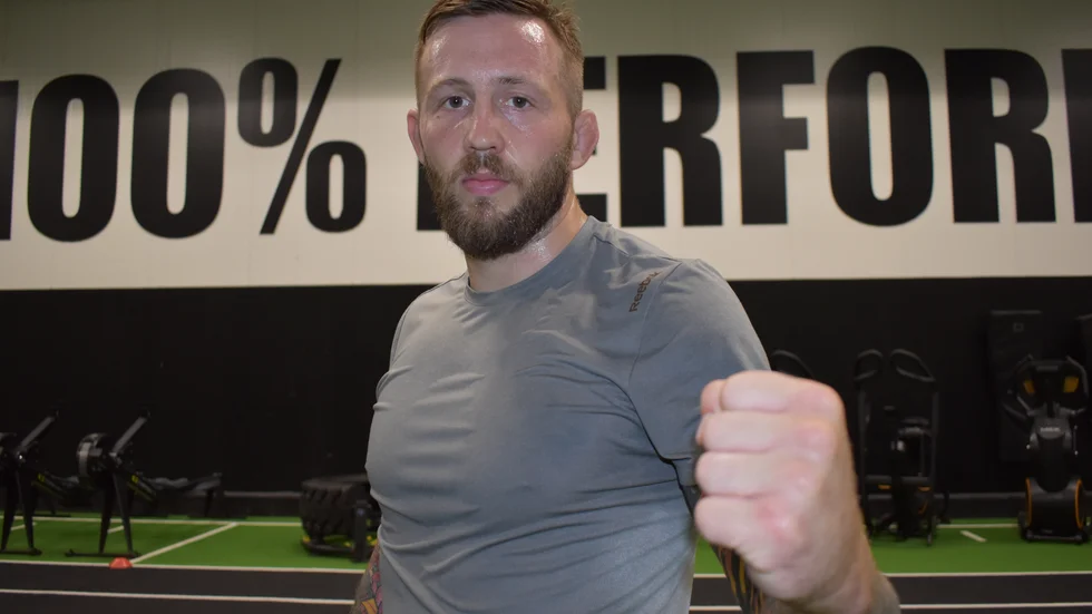 Andreas ”Real Steel” Ståhl är klar för ny match. Han reser till Bahrain och möter en tuff Uzbek, som har hela 29 vinster på sin meritlista.