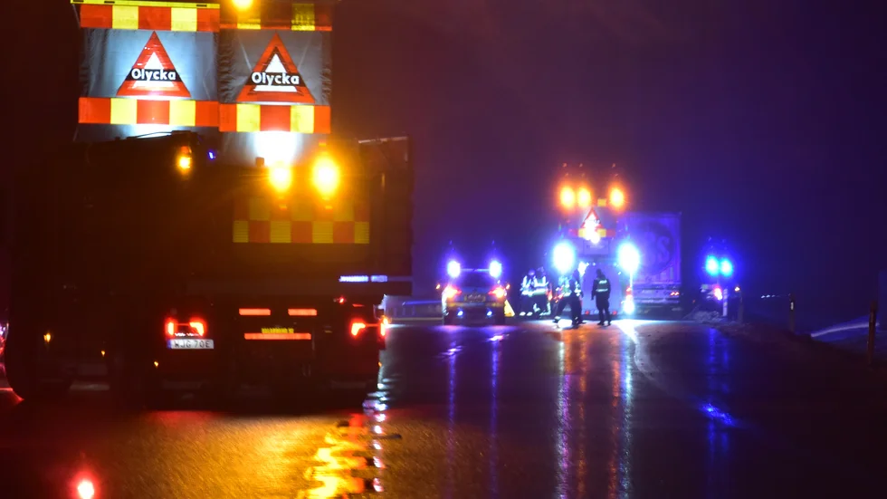 Olyckan som inträffade vid 05-tiden påverkar trafiken till 07-tiden, enligt Trafikverket.