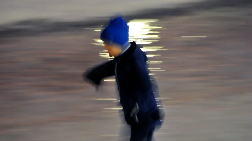 "Då det är mycket halt väglag igen gäller följande: Skulle skolbussen inte komma är anledningen att chauffören bedömt väglaget för riskabelt för att köra." Så skriver Tuna trafik på sin hemsida.