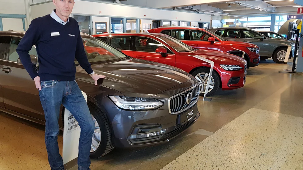 De flesta bilar har numera automatisk växellåda. "Volvo V90 har dessutom mildhybrid vilket innebär att en elmotor hjälper den vanliga motorn för att minska utsläppen", säger Marcus Johansson på Bilbolaget.