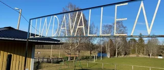 Här är tränarlösningen i lokala klubben: "Blodad tand"