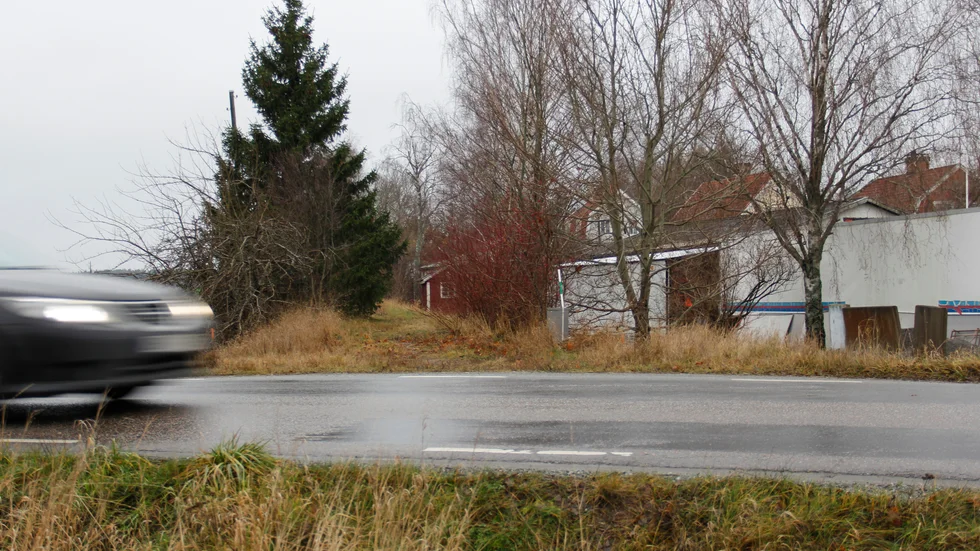 Gamla banvallen sedd från Girestavägen vid Liljegården.
