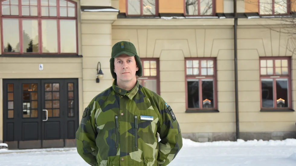 Flera regementen och en flottilj ska återuppstå. Överste Jonny Lindfors får sannolikt i sin nya roll på Högkvarteret leda det uppdraget. Han tycker det skulle vara hedrande och spännande, men påpekar att han inte fått det ännu.