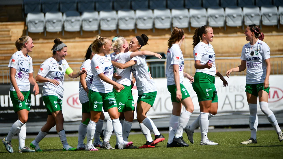 Moröns damer har förlängt kontrakten med Fanny Wiklund och Elsa Sundbom. Dessutom har mittbacken Sophia Eklund flyttats upp från F19-laget.