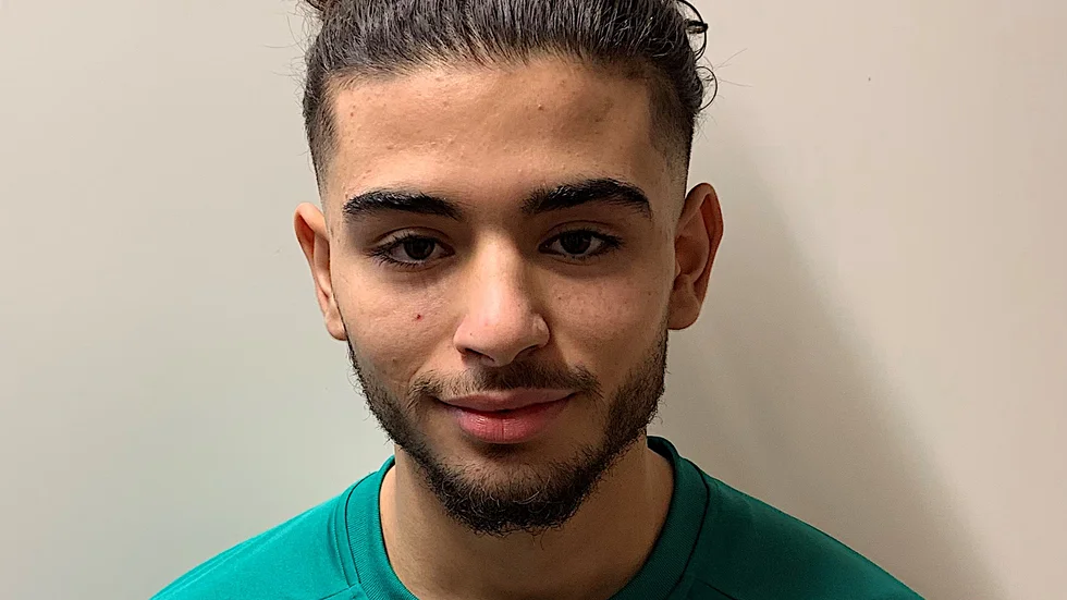 Tekniske Mahmoud Messaoudi, som även spelar futsal i Svenska futsalligan med topplaget Strängnäs, har skrivit på för ESK fotboll.