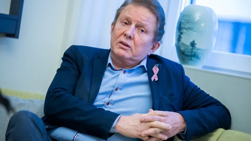 Regionrådet Kenneth Backgård känner sig trots de stora osäkerheterna med budgeten trygg med att kostnaderna inte kommer skena. "Det hade blivit fördyringar även med dagens operatör", säger han. 