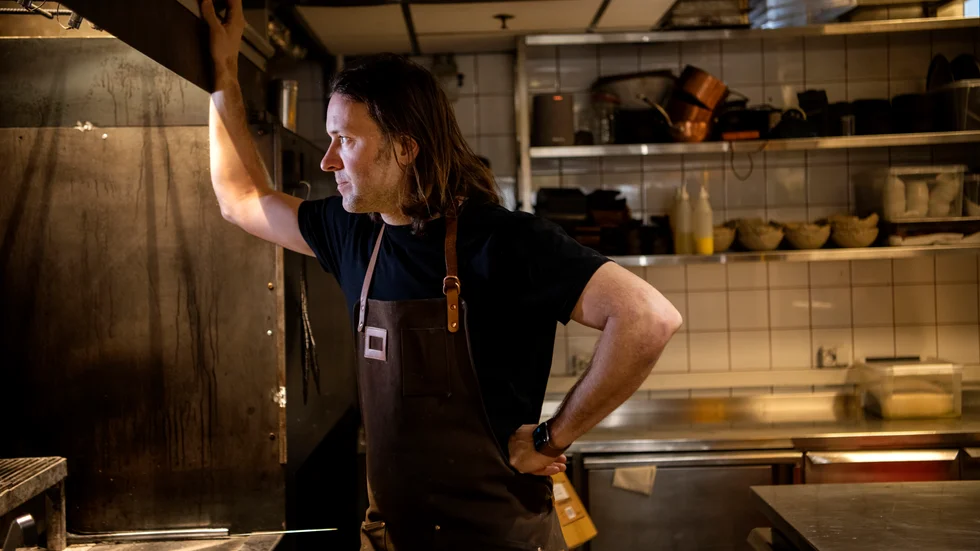 Niklas Ekstedt, stjärnkrögare i Stockholm, är en av många restaurangägare som drabbats av coronarestriktionerna. 