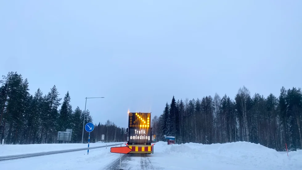 Trafiken på E4 fick ledas om under söndagen.