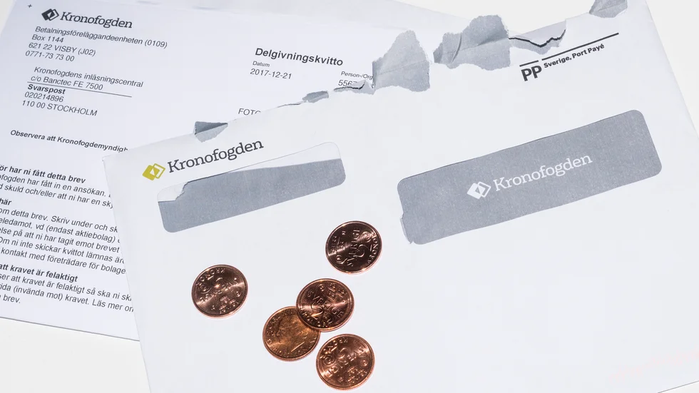 ”Kronofogden varnar för fler skuldsatta, medan regeringen saknar egentlig insikt om hur många som drabbas.”