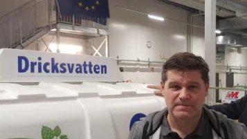 Vattnet i Månkarbo är drickbart igen. På tisdagsförmiddagen kom beskedet att vattnet inte behöver kokas innan man dricker det. På bilden ser vi Jörgen Johnsen, VA-chef på Teman i Tierp.