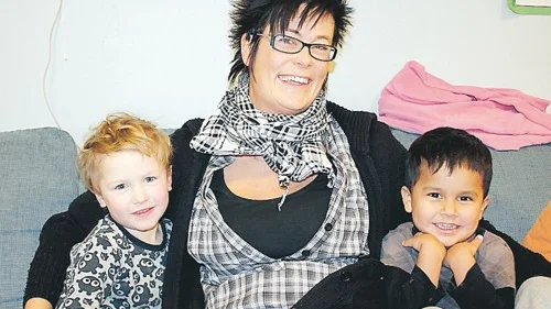 Som förskollärare på Tornhagen har Camilla Bexell bland annat hand om Mille Greus och Elias Arvidsson.
