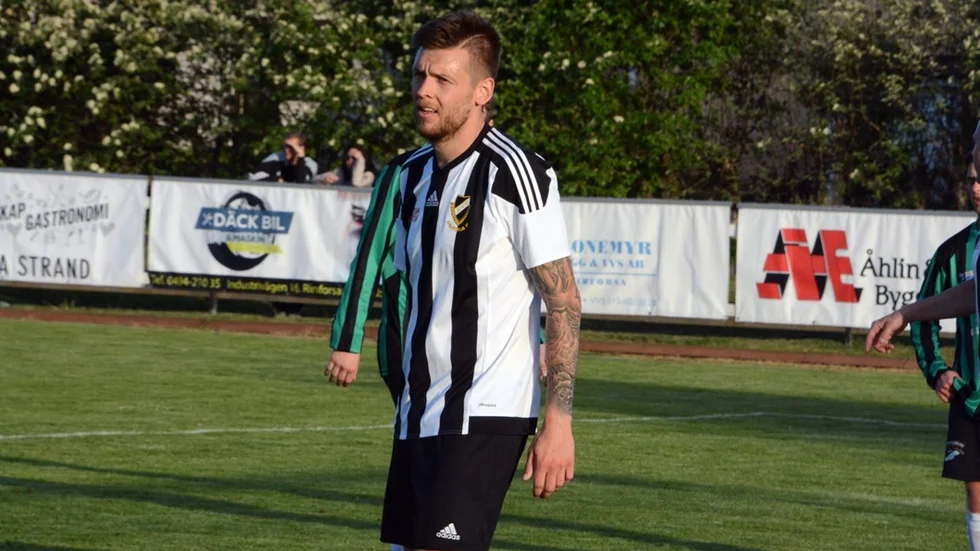 Försvarsspelaren Linus Skarin svarade för två mål när Rimforsa körde över Wreta Kloster med 7–2. Foto: Ossian Mathiasson