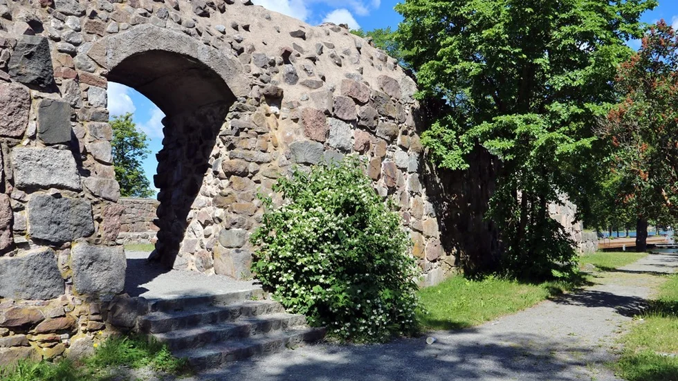Förändringar av slottsruinen och utformning av parken i området planeras just nu. Foto: Liselotte S Johansson