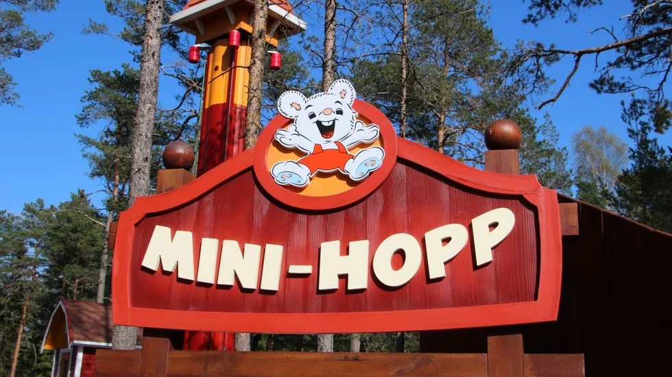 Han är aldrig stilla och omöjlig att stoppa. Mini-Hopp är alltid glad och inte rädd för någonting. Långt från hans räddhågsna farsa.