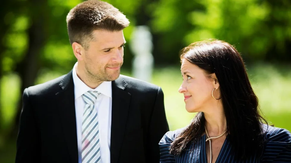 Peter Magnusson och Magdalena In Debetou är bra som Isabella & Micke i annars mediokra "I nöd eller lust".