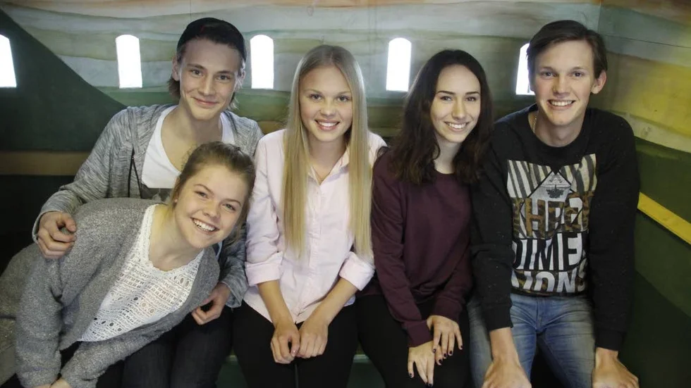 Från vänster Fanny Grape, Olof Nylund, Matilda Torstensson, Constanza Lacorazza och Albin Ahlbom tänder på idén att starta en förening för att främja hälsan.