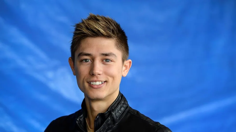 Alex Hermansson vill gärna lägga i en extra växel i kvartsfinalen i "Let's dance", men han känner sig trött och stel efter många veckors intensiv dansträning. Och det är mycket att hålla reda på. "Det är nästan dubbelt så mycket som ska läras in nu", säger barnprogramledaren.