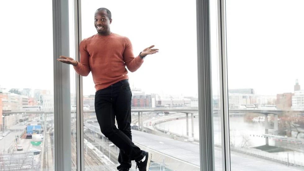 komiker. Kodjo Akolor är programledare och ståuppartist, Uppsalaaktuell både med Musikhjälpen och en egen show.