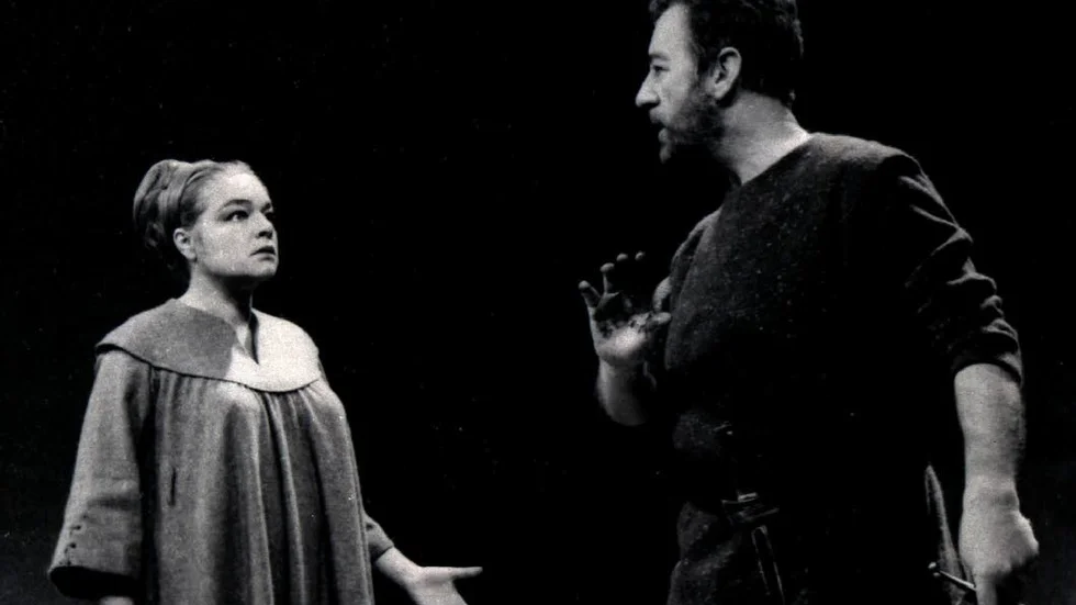 Neutrala kroppar? Alec Guiness och Simone Signoret i en uppsättning av "Macbeth" på Royal Court Theatre i London 1966.