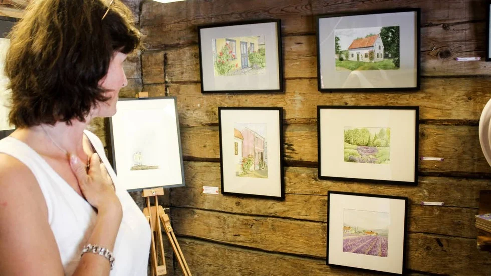 På Hamngalleriet i Enköpings gästhamn höll Tess Enarsson sin första egna vernissage i helgen.