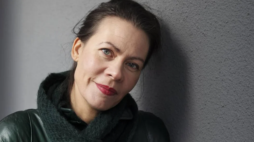 Marina Nilsson har gått Lunds universitets författarskola. Hon bor i Malmö och jobbar som frilansskribent.