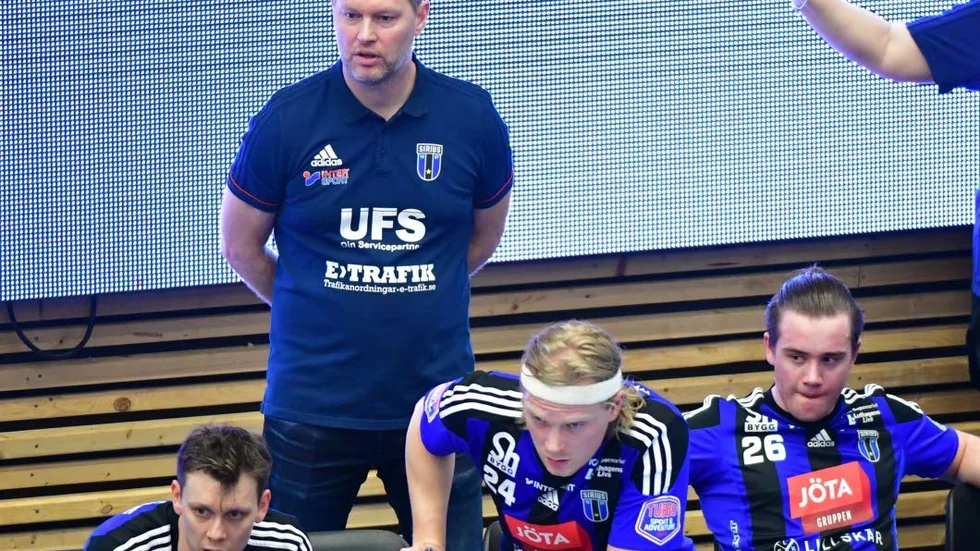 Siriustränaren David Ahlmark rasar mot nya derbygrupperna.