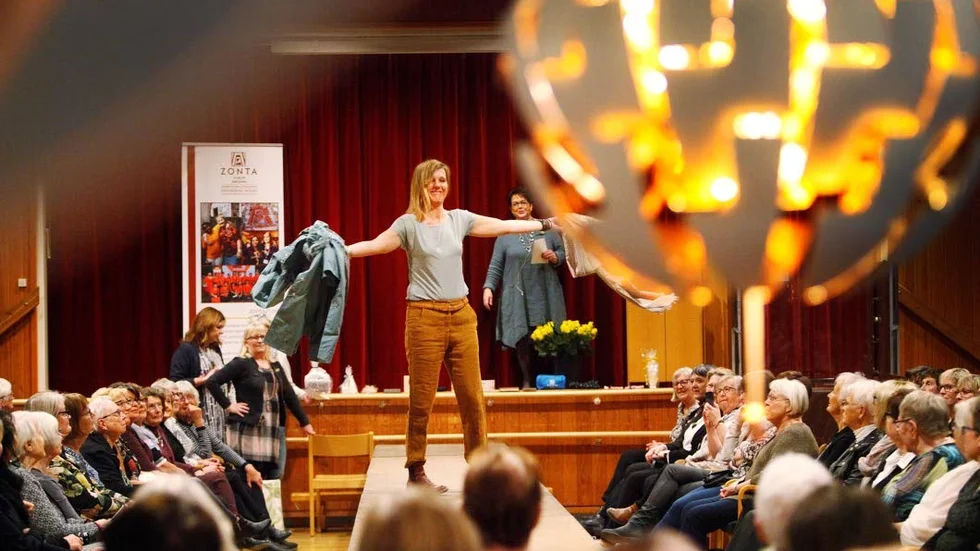 Zontas modevisning hålls som tidigare på Kryddgården.