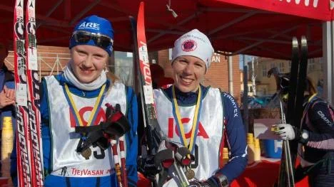 Julia Jansson från Månkarbo är junior men blev 21:a i tjejvasan och bästa upplänning före Kristina Robert som åker för Örebroklubben Karlslund men bor och orienterar för OK Linné.