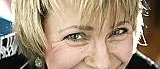 Hon tjänar pengar på att sälja till släkt och vänner