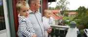 Trots en förskola i närheten måste de åka in till city