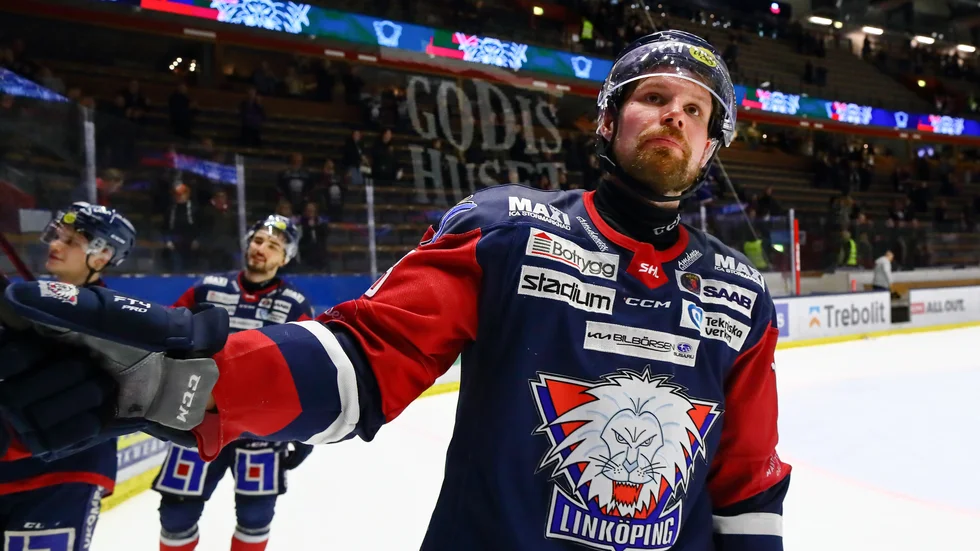Alexander Johansson räknar med minst ett år till i LHC-tröjan. Det mesta av försäsongsträningen kommer han att bedriva på egen hand i Halmstad. "Det har jag gjort i några år, så inga konstigheter", säger han.
