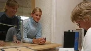 Helen Wolgers och 19-åriga dottern Saga Wolgers passade på att förtidsrösta.