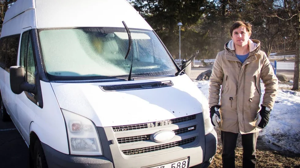 Mathias Henning, som jobbar på Östhammars kommuns bygg- och miljöförvaltning, kommer tillsammans med Henrik Lekenvall att köra ned en minibuss som kommunen skänkt till vänorten Poti i Georgien.