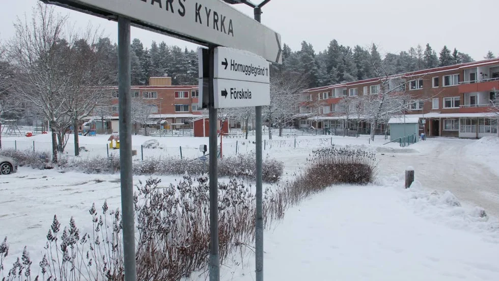 Beslut om renoveringsstöd för Hornugglegränd 3-17 hann inte komma före årsskiftet.