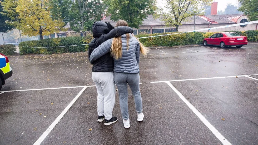 Sofia och Otelia går tillsammans på Gottsundaskolan. Var de ska ha sina lektioner den närmaste tiden är fortfarande oklart.