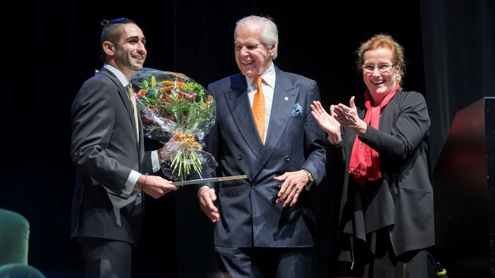 Företagaren och studenten Allen Ali Mohammadi, entreprenören Anders Wall och Uppsala universitets rektor Eva Åkesson på scenen under Anders Wall-föreläsningen i universitetsaulan i fjol.