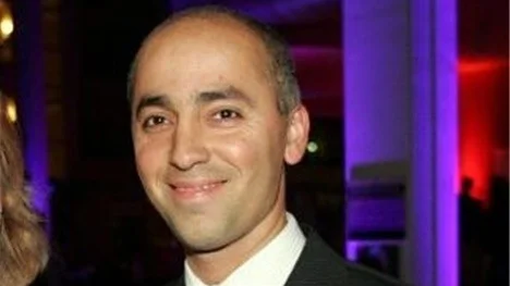 Ramin Kiani tränar Gusk i ytterligare två år.