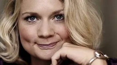 Moa Herngren debuterade 2007 med romanen Allt är bara bra, tack. Hon har även medverkat i antologin Uppdrag: familj.