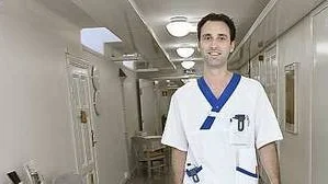 - Nu blir det mer attraktivt att söka jobb i Uppsala, säger Niclas Abrahamsson, specialistläkare och ordförande i Uppsalaavdelningen av  Sveriges yngre läkares förening.