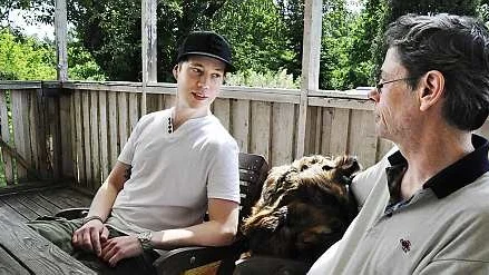 "Jag har alltid haft bra kontakt med pappa. Men nu har vi nog kommit varandra lite närmare", säger Björn Larsson.