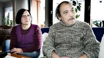 Olga Maureira Munoz skall tillsamman med sin make Luis Miranda Bruna åka till Chile för att begrava sin far och bröder som funnits döda i en grotta efter Pinochetjuntans framfart