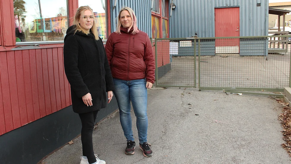 Evelina Eriksson och Emma Moschner är kritiska till nedläggningen av Basvägens förskola.