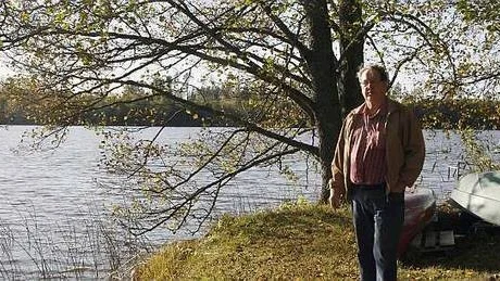 Göran Runerås vid den oskötta sjön Ramsjön.
