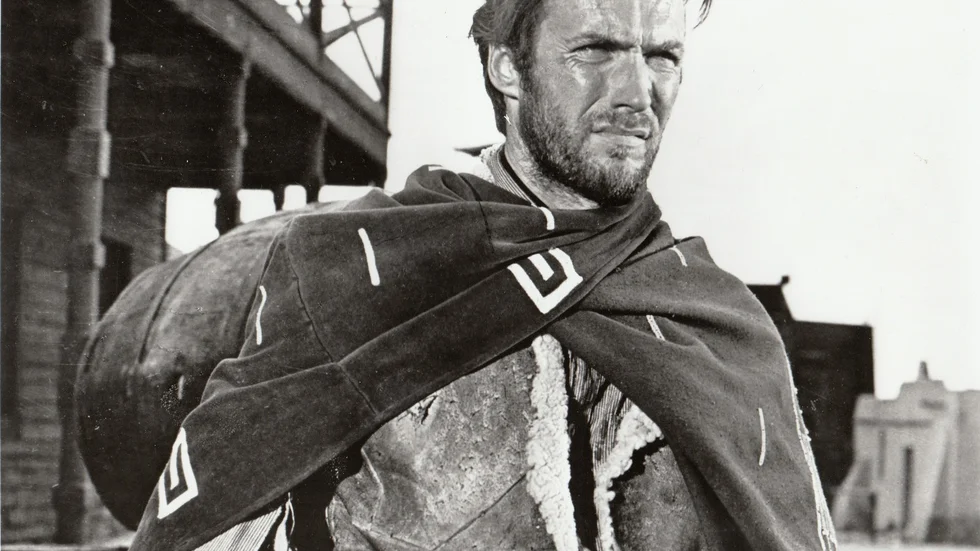  Clint Eastwood i rollen som "mannen utan namn" i Serigo Leones film "För några få dollar mer" (1965).