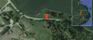 Fordon stillastående på väg 542 - helt stopp i ett körfält