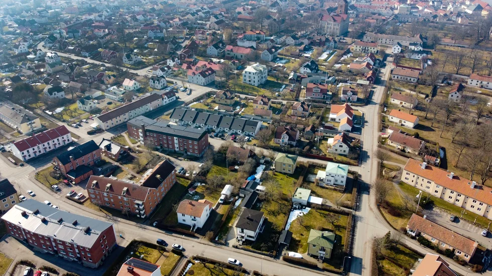 Vadstena kommun har drygt 1700 verk, Vätterngården återstår dock att inventera, så det är inte en exakt siffra.