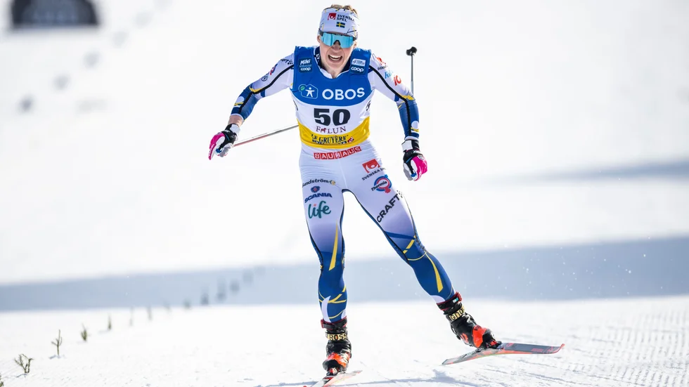 Jonna Sundling blev tvåa efter omöjliga Therese Johaug, men stod för en rykande avslutning.